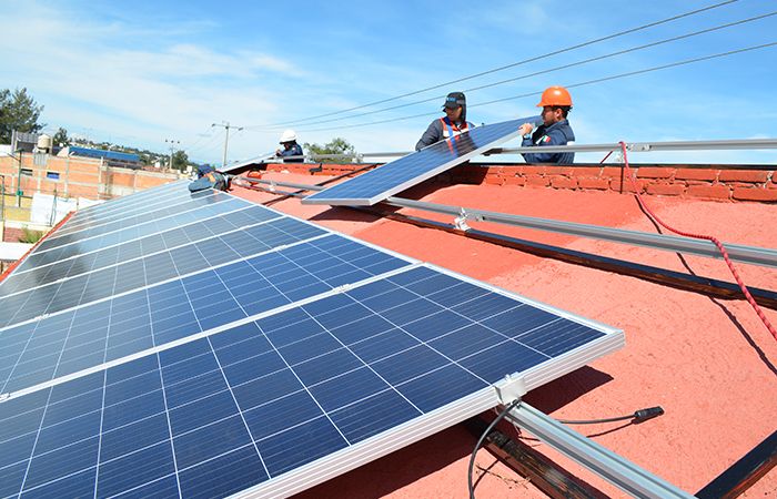 mitos de los paneles solares instalación - indisect